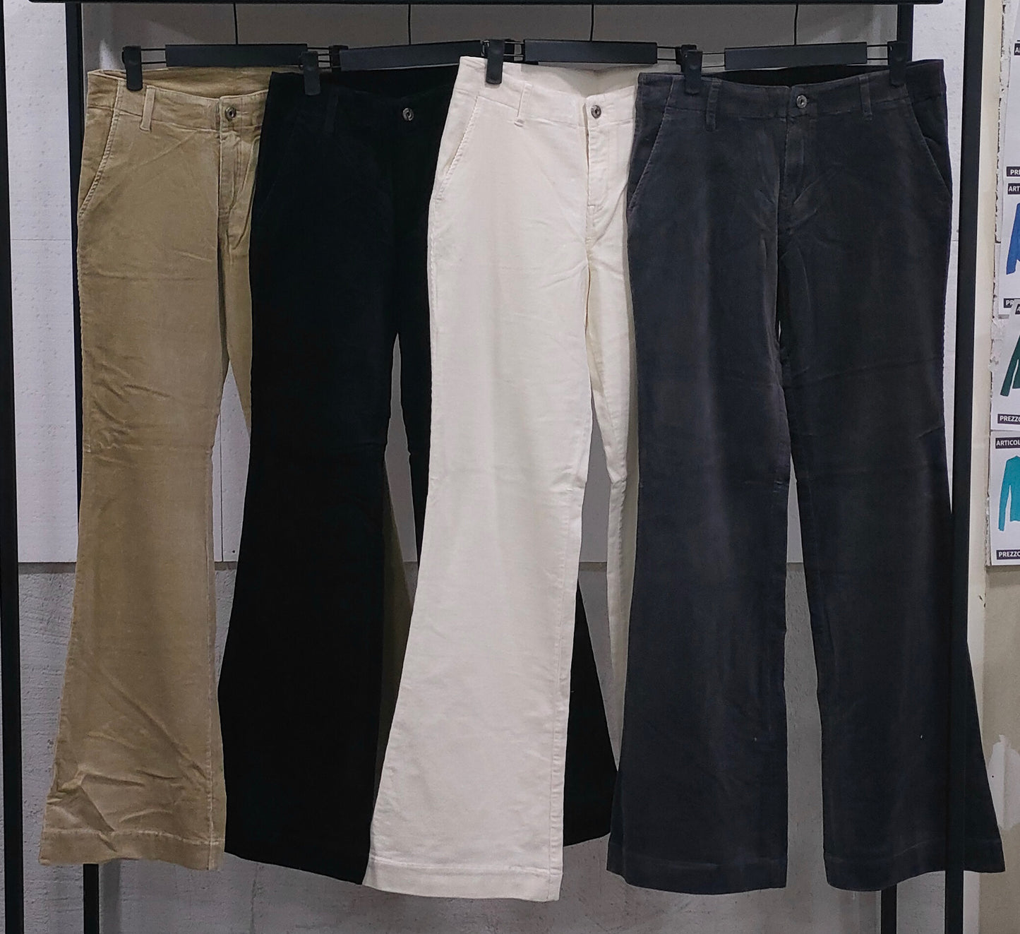 Pantalone velluto a zampa